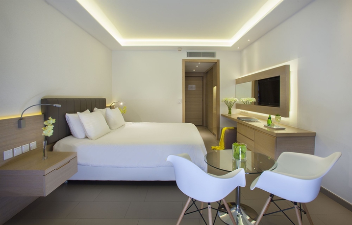 Imagen de la habitación del Hotel Royal Apollonia By Louis Hotels. Foto 8