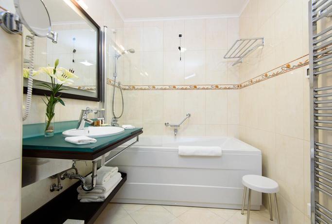 Imagen de la habitación del Hotel Royal Ariston. Foto 3