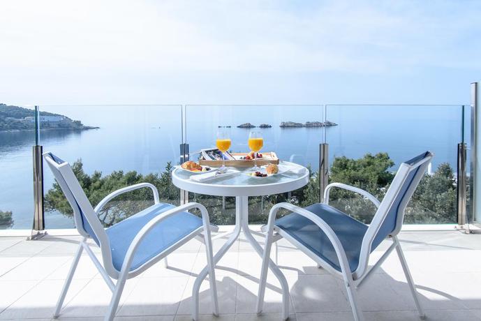 Imagen de los exteriores del Hotel Royal Ariston. Foto 6