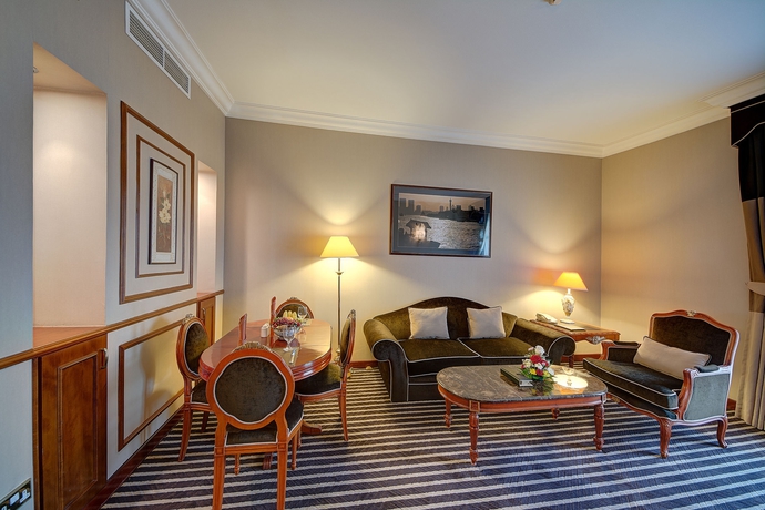 Imagen de los interiores del Hotel Royal Ascot, Dubai. Foto 9