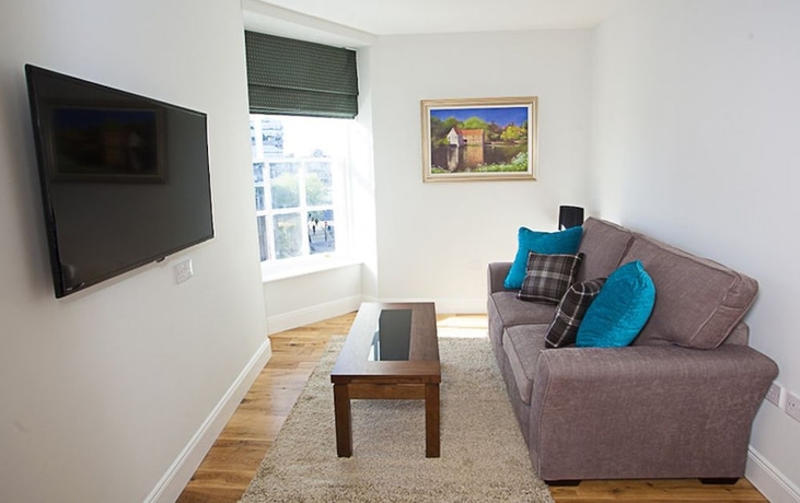 Imagen de la habitación del Hotel Royal Athenaeum Suites. Foto 10