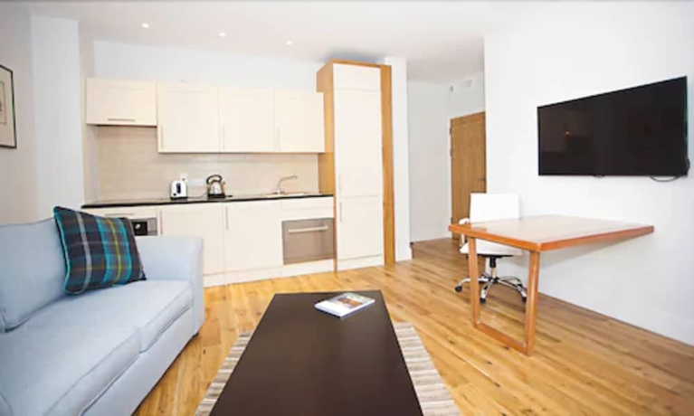 Imagen de la habitación del Hotel Royal Athenaeum Suites. Foto 18