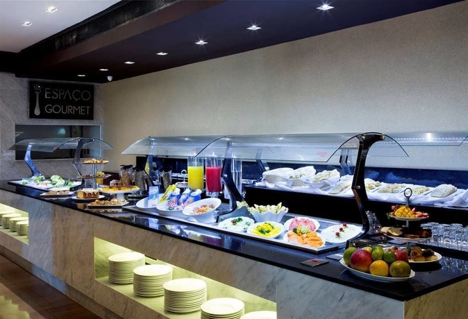 Imagen del bar/restaurante del Hotel Royal Atl&acirc;ntica Maca&eacute;. Foto 4