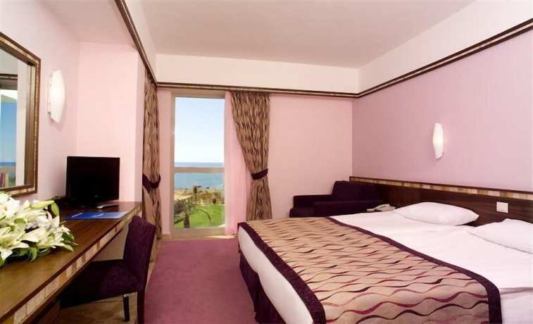 Imagen de la habitación del Hotel Royal Atlantis Spa and Resort. Foto 2