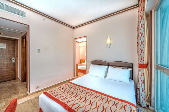 Imagen de la habitación del Hotel Royal Atlantis Spa and Resort. Foto 3