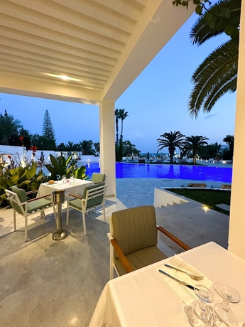 Imagen de la habitación del Hotel Royal Azur Thalasso. Foto 16