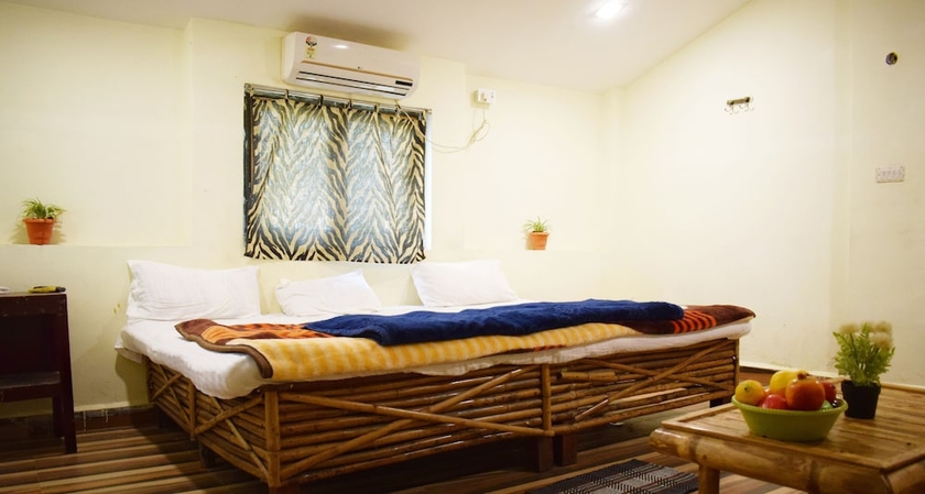 Imagen de la habitación del Hotel Royal Bamhni Holiday Resort. Foto 4