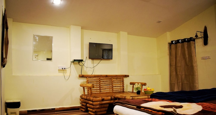 Imagen de la habitación del Hotel Royal Bamhni Holiday Resort. Foto 14