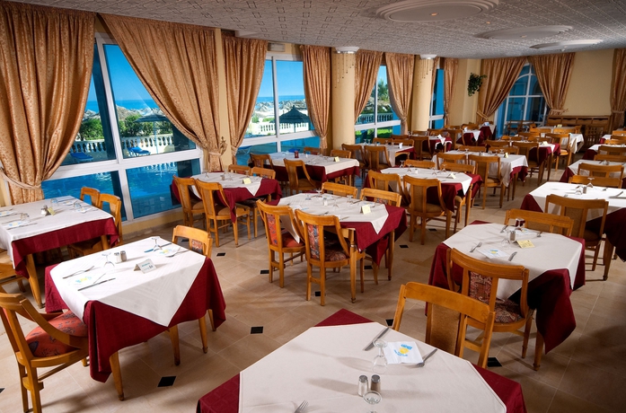 Imagen del bar/restaurante del Hotel Royal Beach. Foto 6