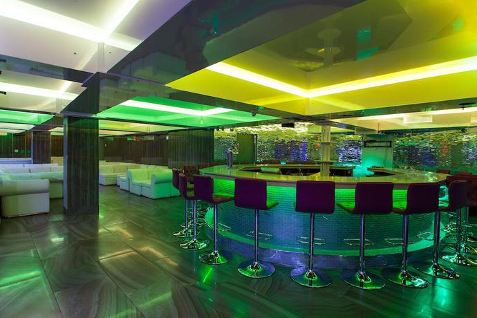 Imagen del bar/restaurante del Hotel Royal Beach Palace. Foto 2