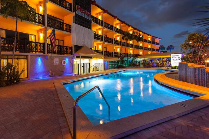 Imagen de la piscina del Hotel Royal Beach Palace. Foto 12