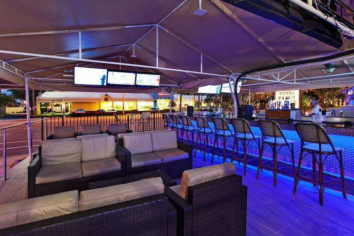 Imagen del bar/restaurante del Hotel Royal Beach Palace. Foto 3