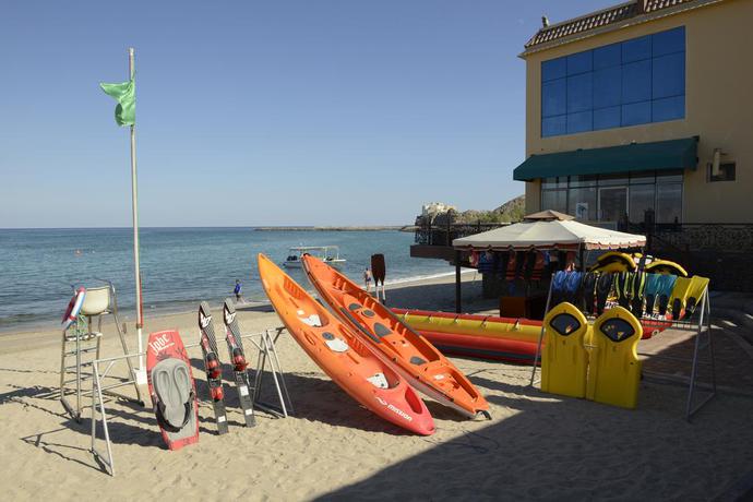 Imagen de los exteriores del Hotel Royal Beach and Resort. Foto 9