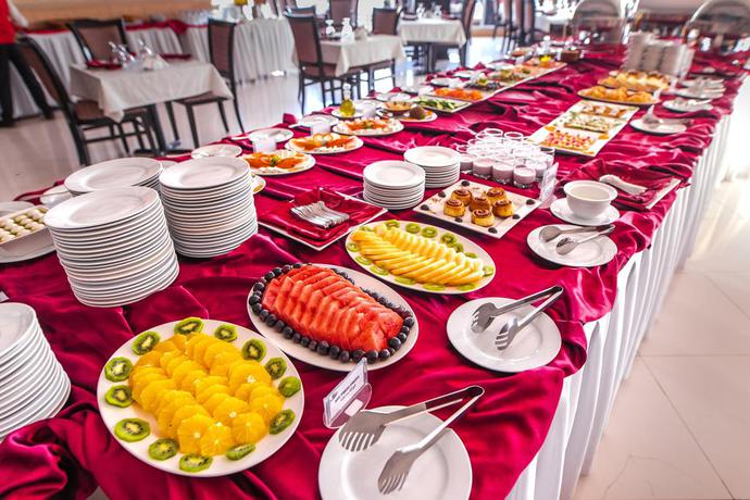 Imagen del bar/restaurante del Hotel Royal Beach and Resort. Foto 5