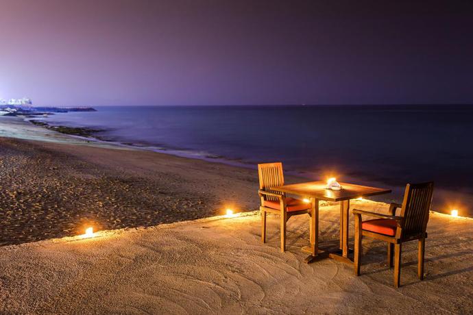 Imagen de los exteriores del Hotel Royal Beach and Resort. Foto 12