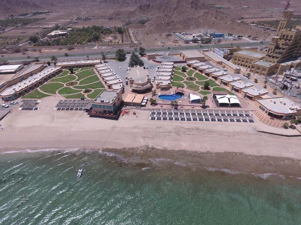 Imagen de los exteriores del Hotel Royal Beach and Resort. Foto 13
