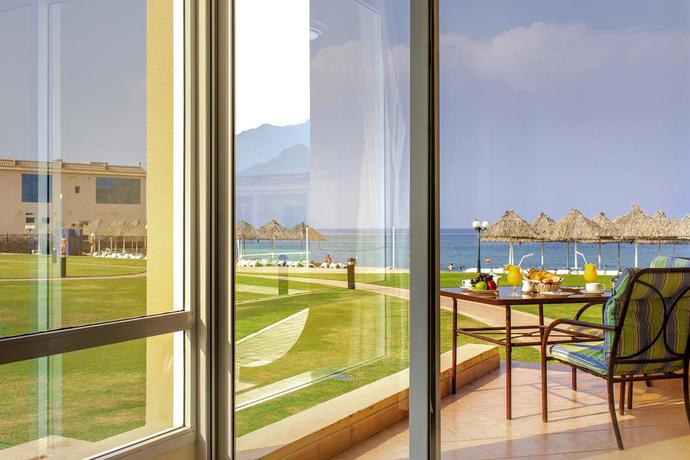 Imagen de los exteriores del Hotel Royal Beach and Resort. Foto 14