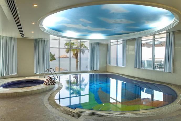 Imagen de la piscina del Hotel Royal Beach and Resort. Foto 22