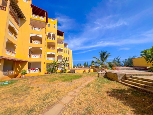 Imagen de los exteriores del Hotel Royal Beachfront Apartments. Foto 16