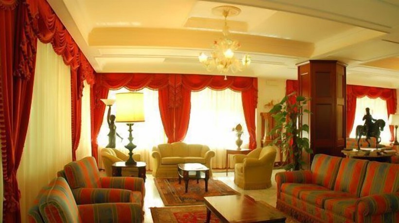 Imagen de los interiores del Hotel Royal, Bolsena. Foto 15