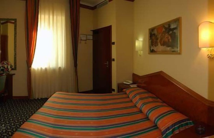 Imagen de la habitación del Hotel Royal, Bolsena. Foto 5