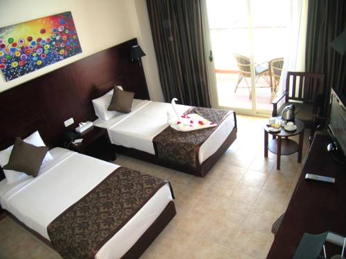 Imagen de la habitación del Hotel Royal Brayka Resort. Foto 5