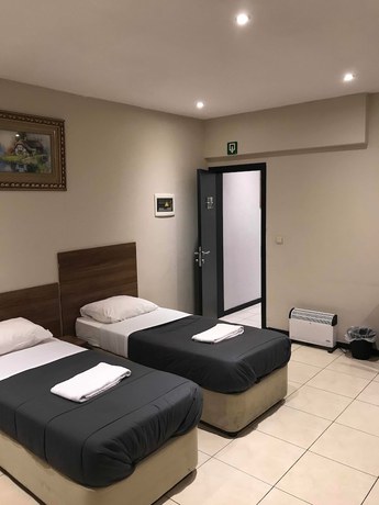 Imagen de la habitación del Hotel Royal, Bruselas. Foto 5