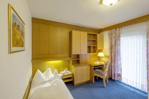 Imagen de la habitación del Hotel Royal Budroni. Foto 12