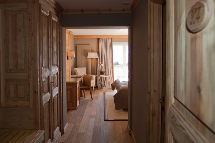 Imagen de la habitación del Hotel Royal, CRANS MONTANA . Foto 11