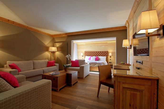 Imagen de la habitación del Hotel Royal, CRANS MONTANA . Foto 12