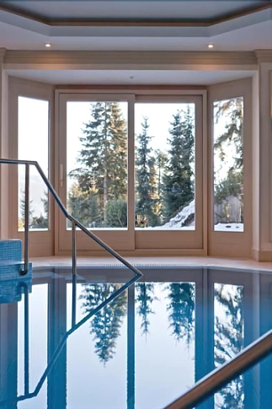 Imagen de la piscina del Hotel Royal, CRANS MONTANA . Foto 18