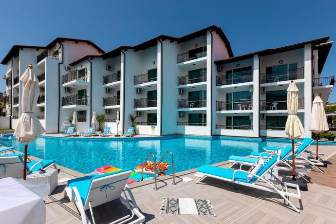 Imagen de la piscina del Hotel Royal Calisto Hotel. Foto 8
