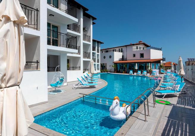 Imagen de la piscina del Hotel Royal Calisto Hotel. Foto 9