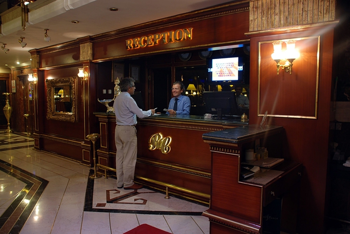 Imagen de los interiores del Hotel Royal Carine. Foto 15