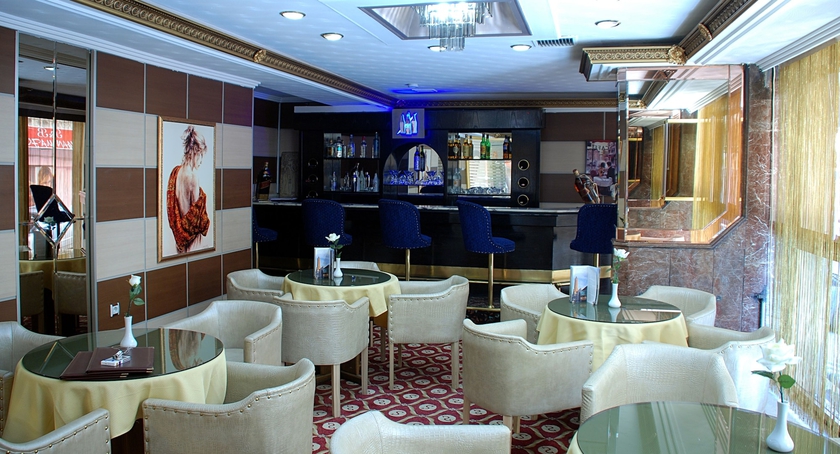 Imagen del bar/restaurante del Hotel Royal Carine. Foto 3