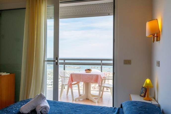 Imagen de la habitación del Hotel Royal, Cattolica. Foto 3