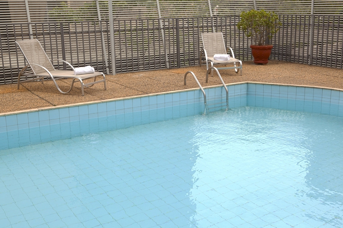 Imagen de la piscina del Hotel Royal Center Lourdes. Foto 13