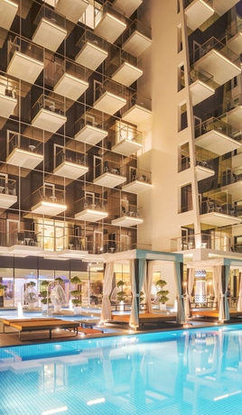 Imagen de la piscina del Hotel Royal Central Hotel - The Palm. Foto 18