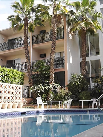 Imagen de la piscina del Hotel Royal Century. Foto 13