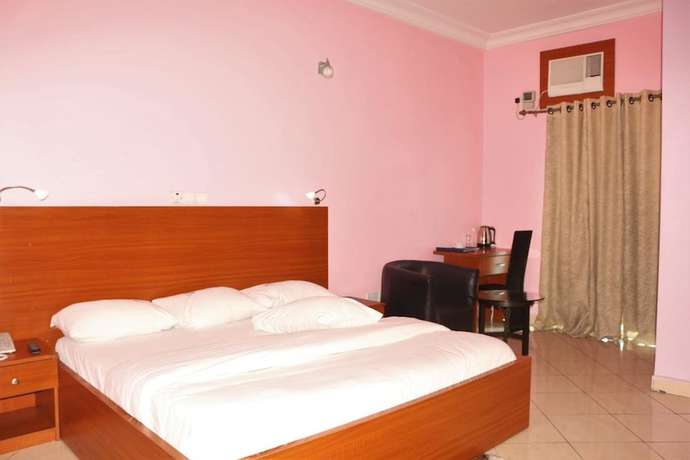 Imagen de la habitación del Hotel Royal Charlin and Suites. Foto 4