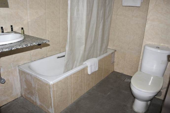 Imagen de la habitación del Hotel Royal Charlin and Suites. Foto 15