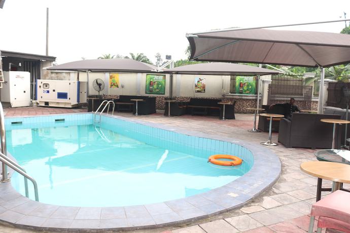 Imagen de la piscina del Hotel Royal Charlin and Suites. Foto 20