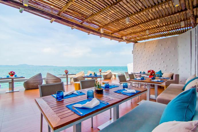 Imagen del bar/restaurante del Hotel Royal Cliff Beach Hotel. Foto 4