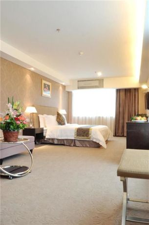 Imagen de la habitación del Hotel Royal Coast Hotel. Foto 10
