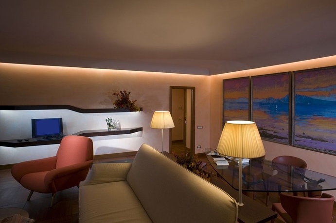 Imagen de los interiores del Hotel Royal Continental Naples. Foto 14