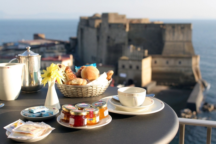 Imagen de la habitación del Hotel Royal Continental Naples. Foto 6