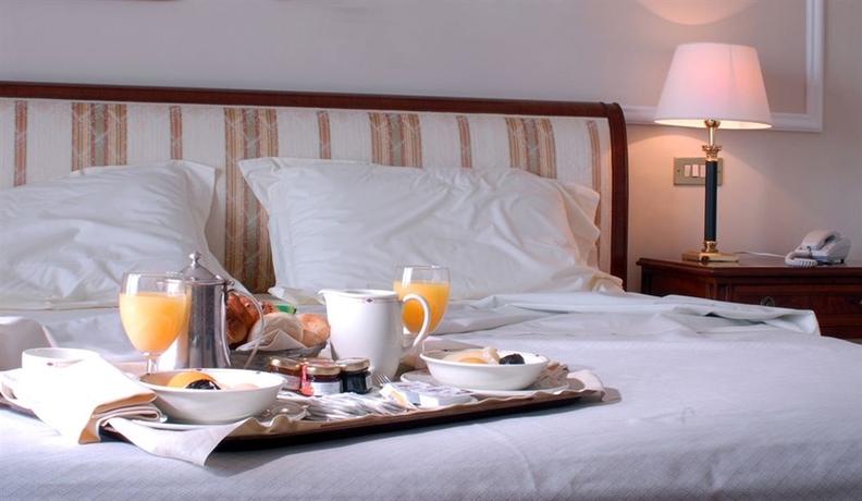 Imagen de la habitación del Hotel Royal Continental Naples. Foto 7