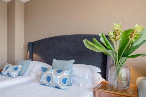 Imagen de la habitación del Hotel Royal Continental Naples. Foto 9