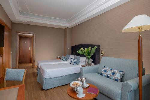 Imagen de la habitación del Hotel Royal Continental Naples. Foto 13