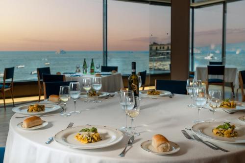 Imagen general del Hotel Royal Continental Naples. Foto 3